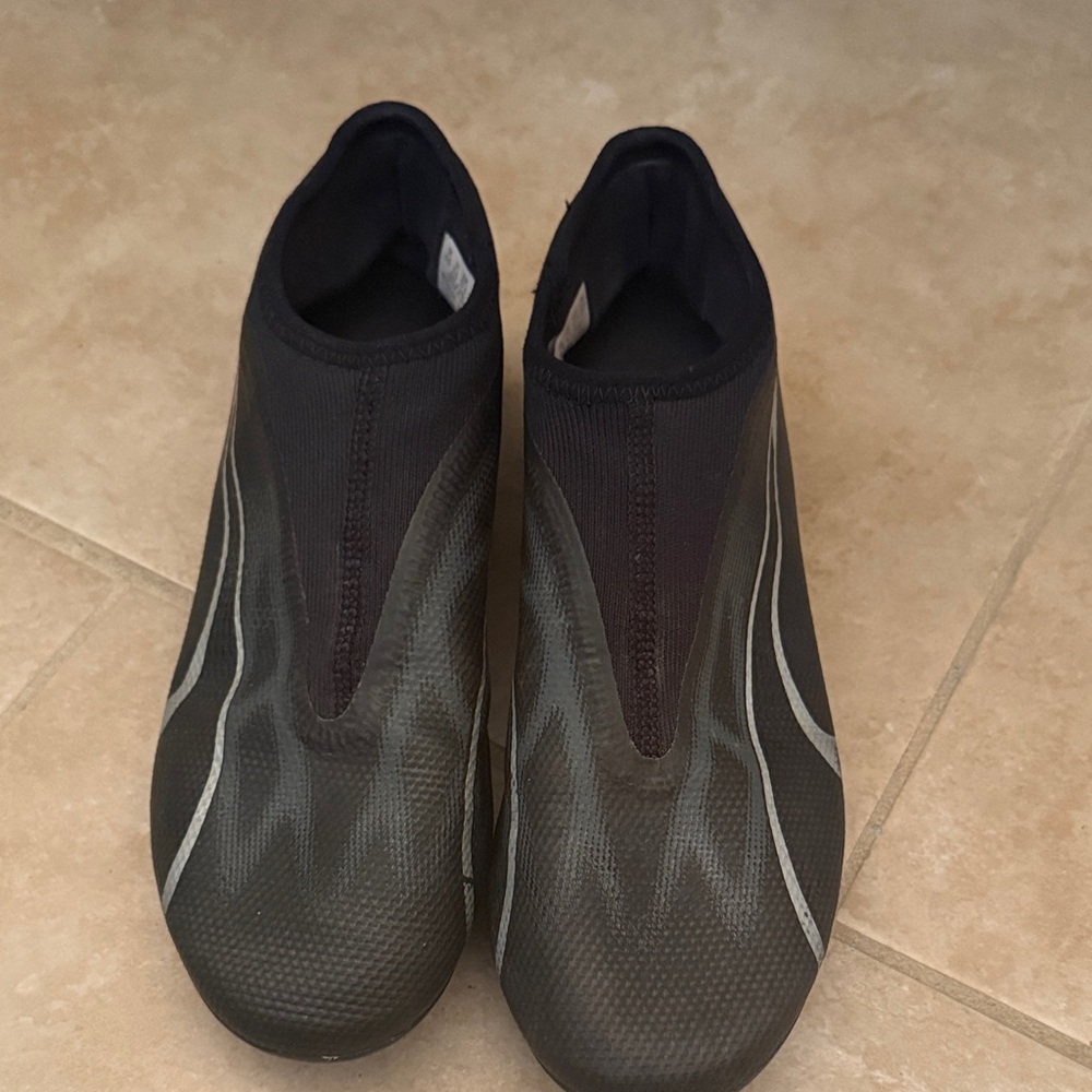 Kids puma  Black Slip-On cleats